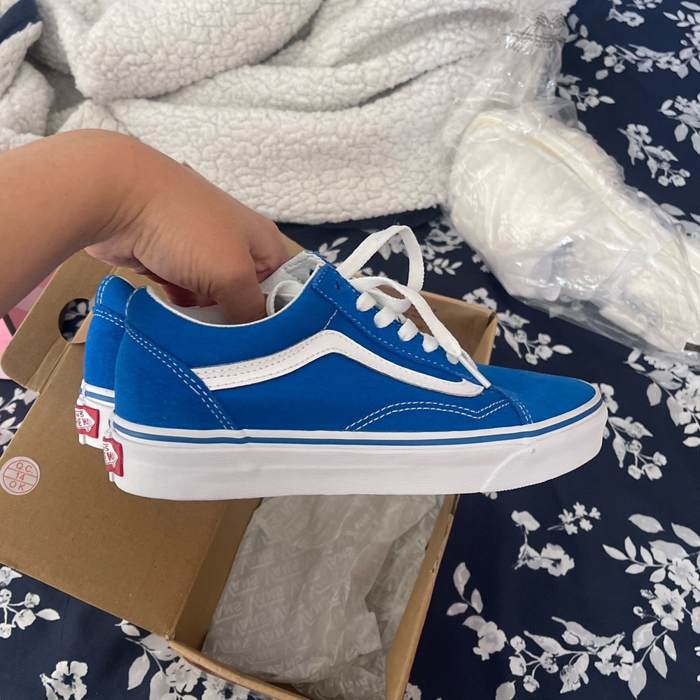 BRAND NEW VANS